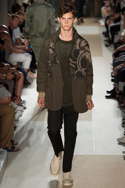 Look 7